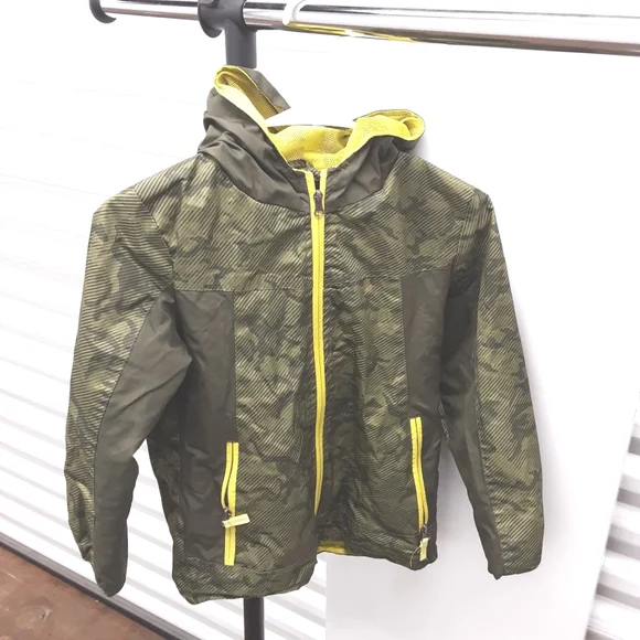 Kids Camouflage Jacket with Yellow Accents By Xtreme Size 10 12 - Picture 1 of 3